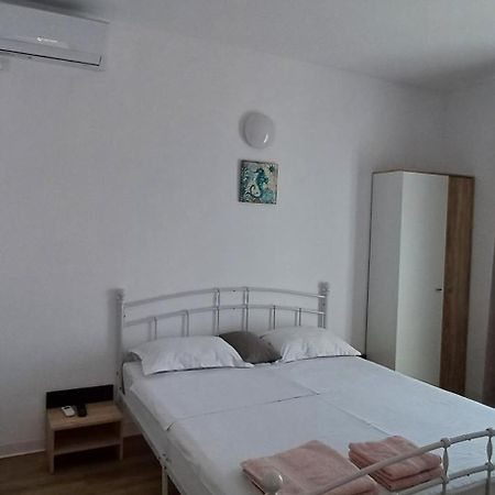 Vila Cosmin Hotel เอโฟริเอนอร์ด ภายนอก รูปภาพ