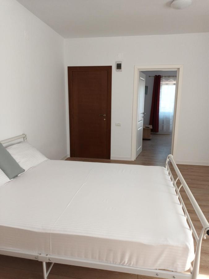 Vila Cosmin Hotel เอโฟริเอนอร์ด ภายนอก รูปภาพ