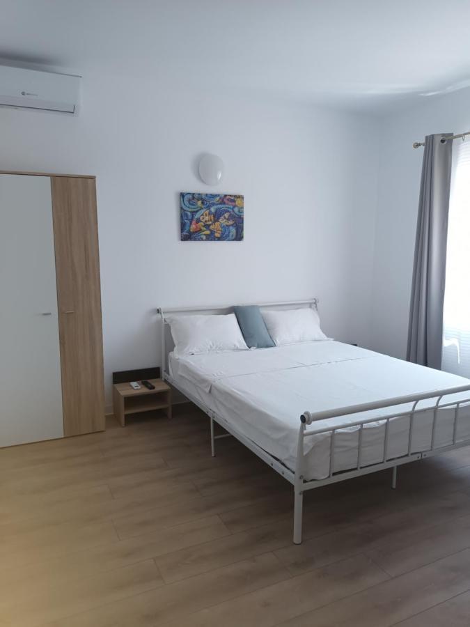 Vila Cosmin Hotel เอโฟริเอนอร์ด ภายนอก รูปภาพ