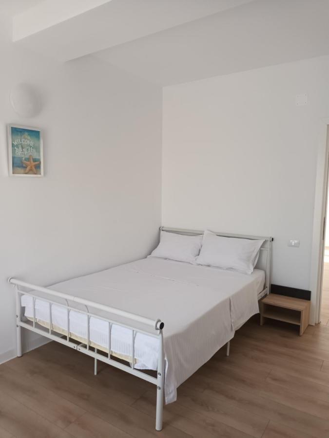 Vila Cosmin Hotel เอโฟริเอนอร์ด ภายนอก รูปภาพ