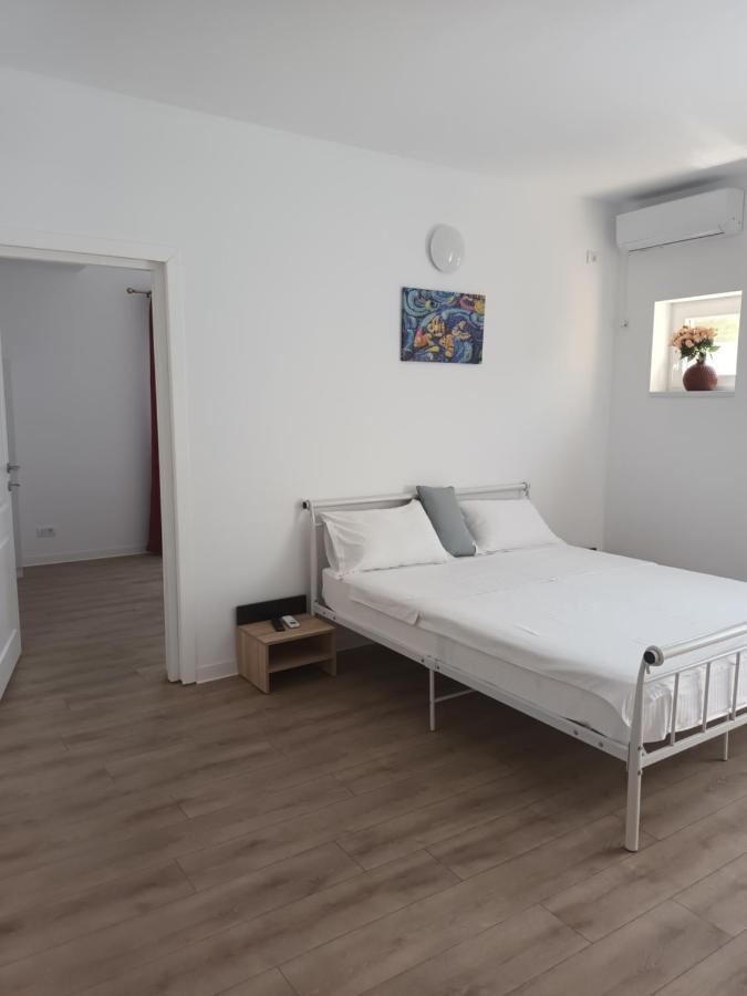 Vila Cosmin Hotel เอโฟริเอนอร์ด ภายนอก รูปภาพ