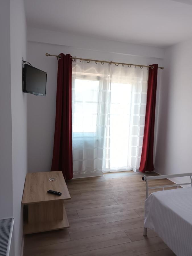Vila Cosmin Hotel เอโฟริเอนอร์ด ภายนอก รูปภาพ