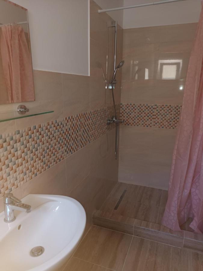 Vila Cosmin Hotel เอโฟริเอนอร์ด ภายนอก รูปภาพ