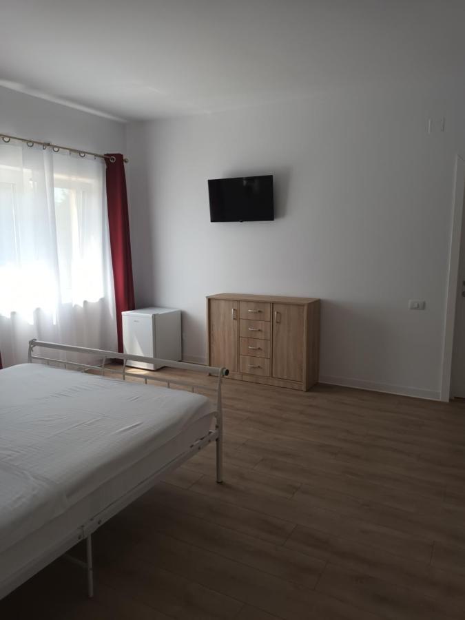 Vila Cosmin Hotel เอโฟริเอนอร์ด ภายนอก รูปภาพ