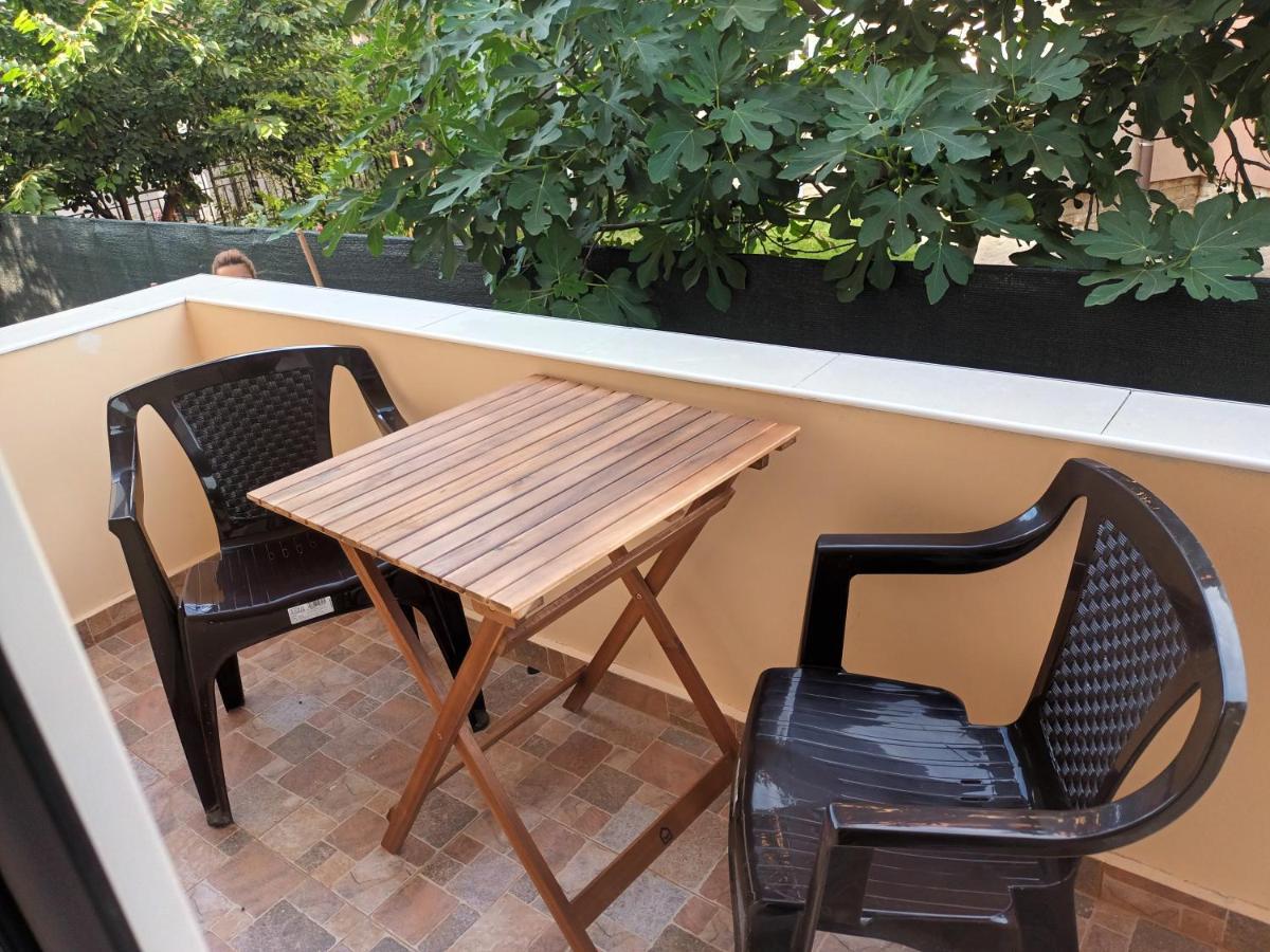 Vila Cosmin Hotel เอโฟริเอนอร์ด ภายนอก รูปภาพ