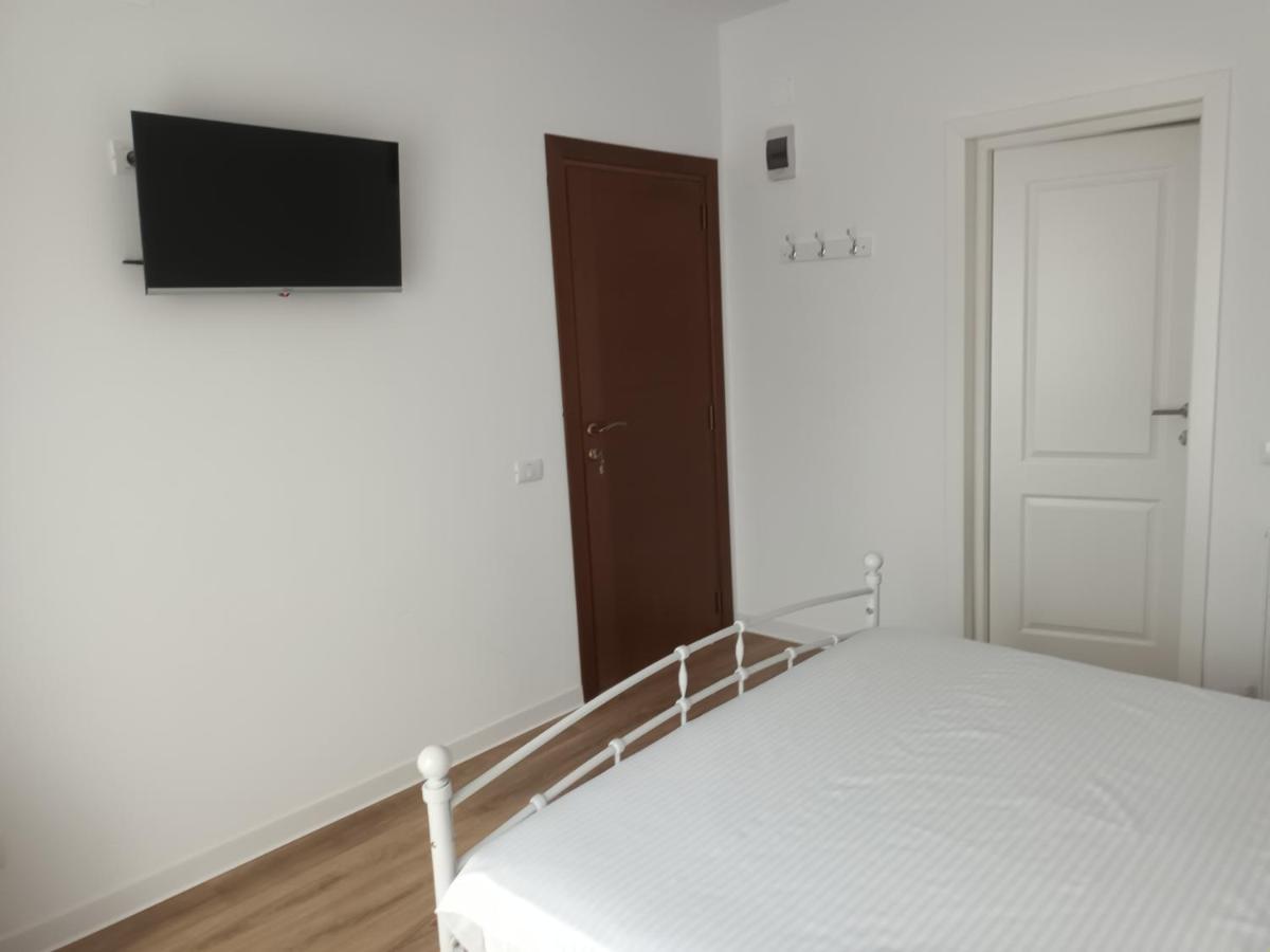 Vila Cosmin Hotel เอโฟริเอนอร์ด ภายนอก รูปภาพ