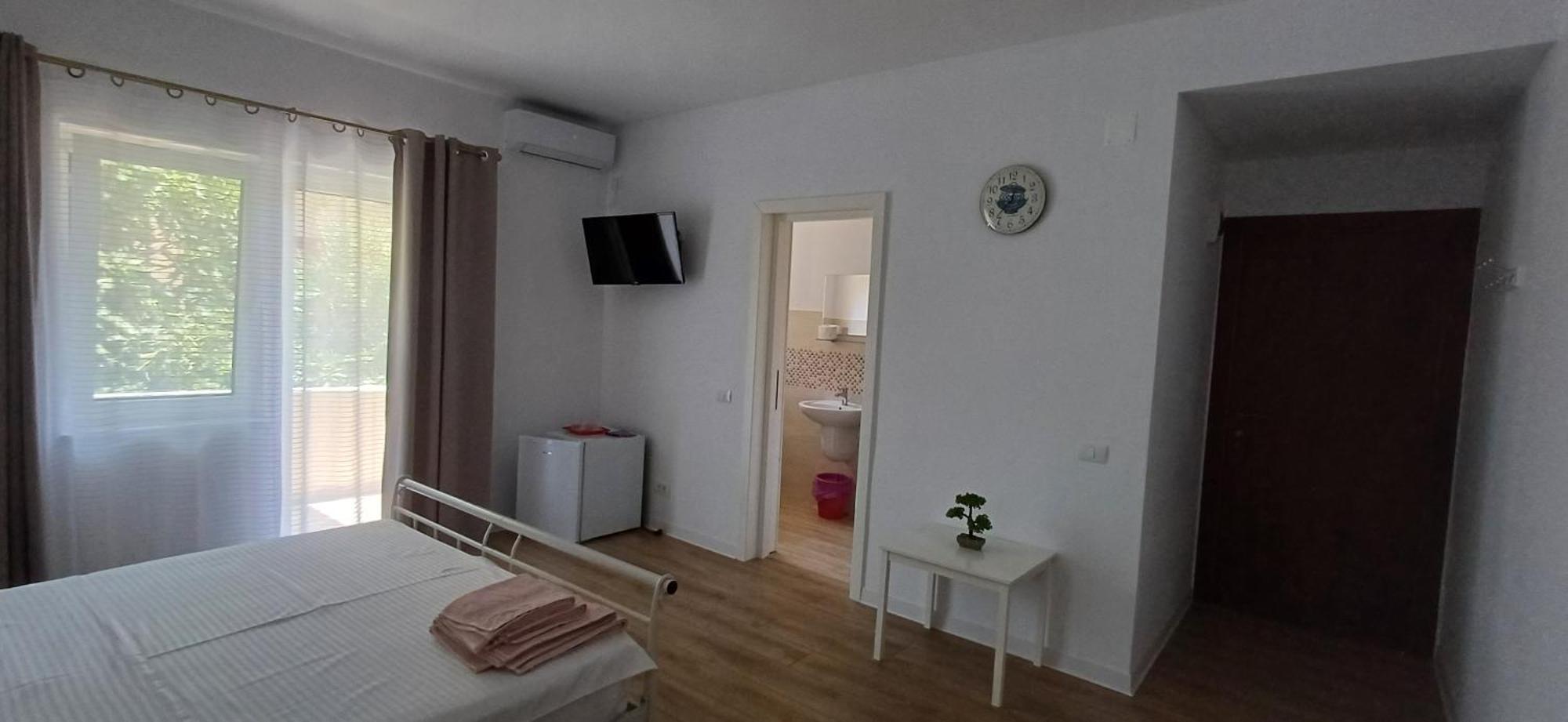 Vila Cosmin Hotel เอโฟริเอนอร์ด ภายนอก รูปภาพ